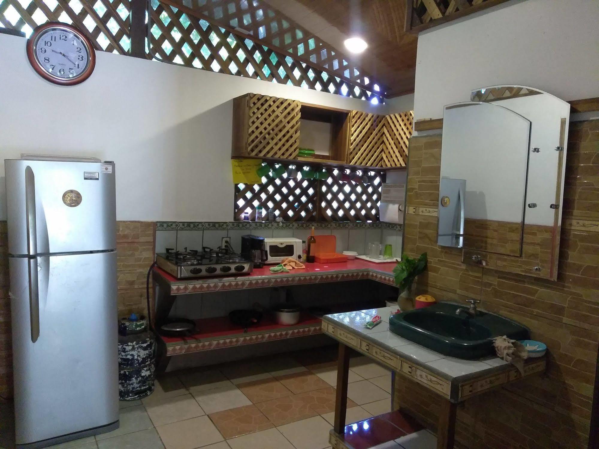 Hostal Cecilia Puerto Viejo de Talamanca Luaran gambar